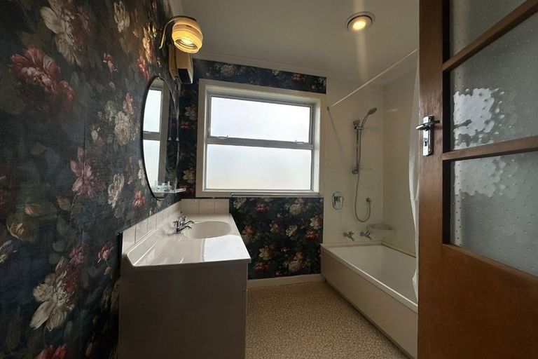 Photo of property in 114 Park Street, Winton, 9720