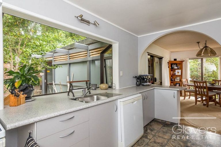 Photo of property in 62 Wirihana Road, Titirangi, Auckland, 0604