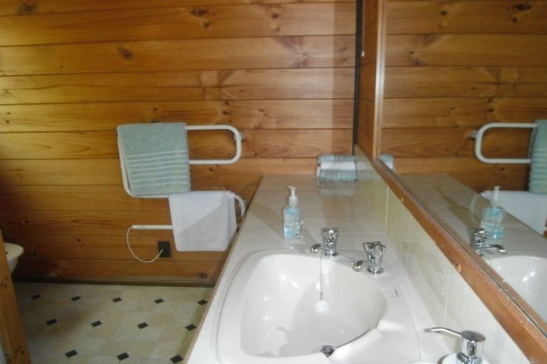 Photo of property in 10a Seaview Road, Paremata, Porirua, 5024