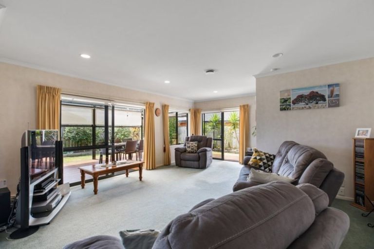 Photo of property in 34 Blackwood Drive, Wattle Downs, Auckland, 2103