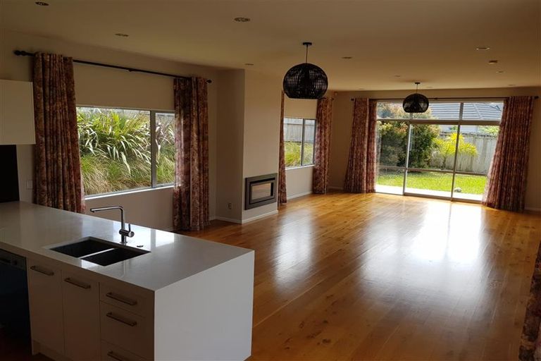 Photo of property in 16 Timberland Drive, Silverdale, 0932