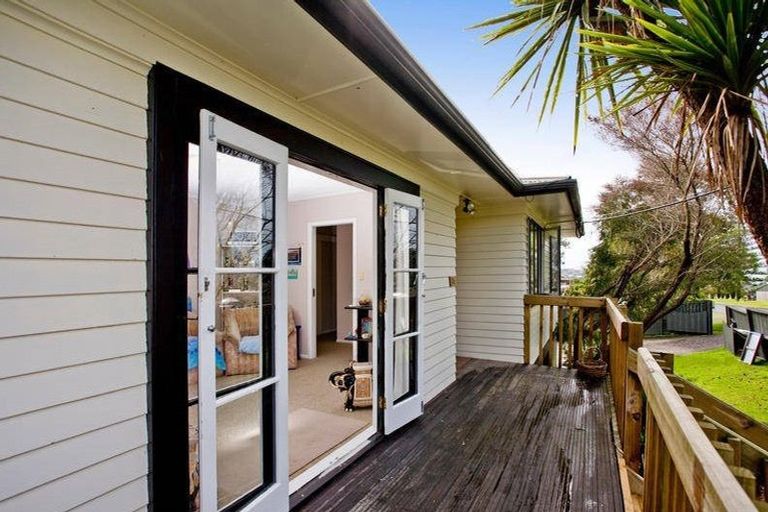Photo of property in 17c Arran Road, Browns Bay, Auckland, 0630