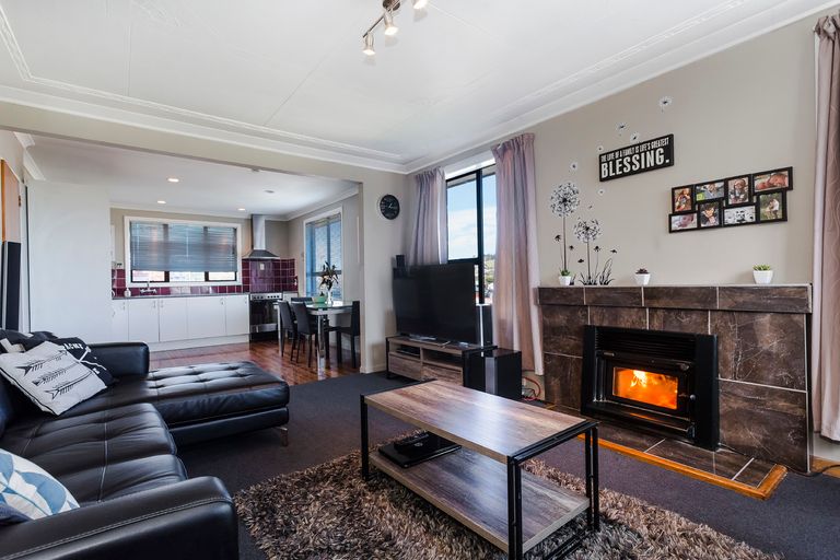 Photo of property in 33 Waldron Crescent, Green Island, Dunedin, 9018