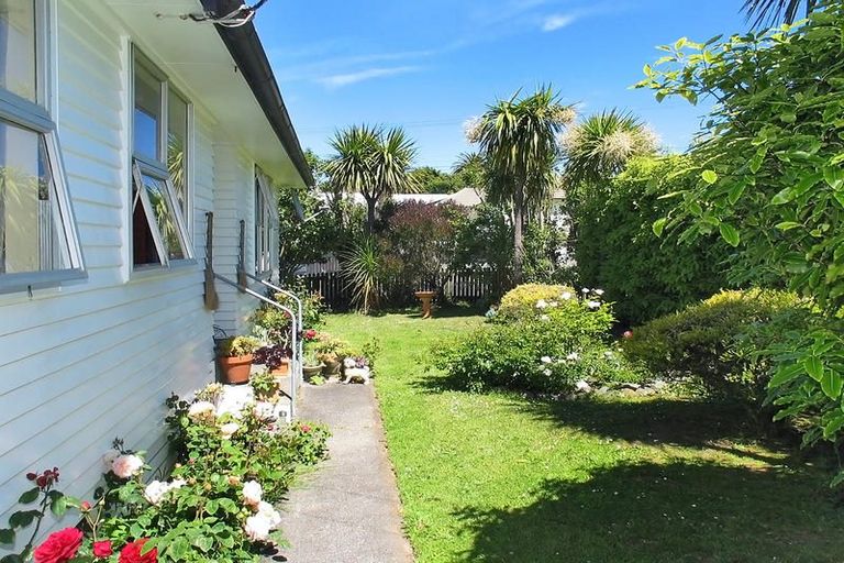 Photo of property in 2 Owhiti Street, Titahi Bay, Porirua, 5022
