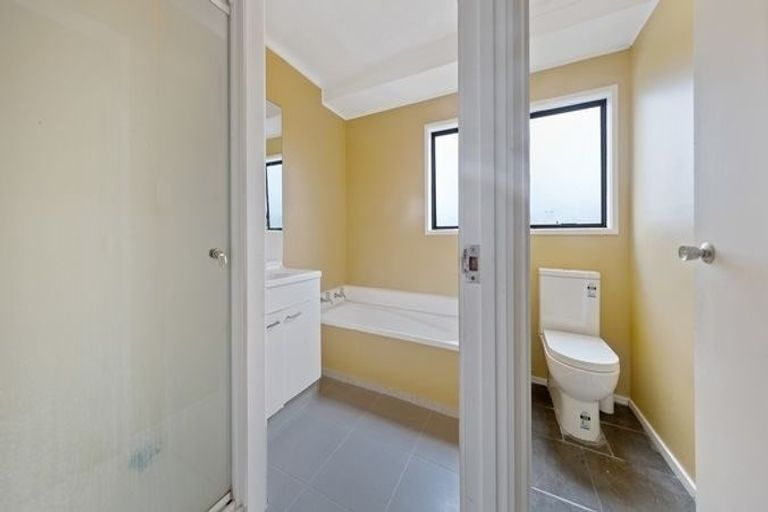 Photo of property in 71 Etherton Drive, Weymouth, Auckland, 2103