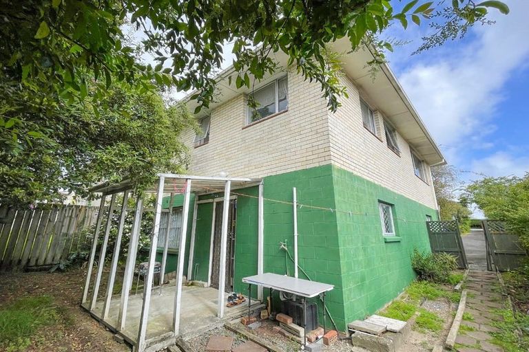 Photo of property in 1/90 Titirangi Road, New Lynn, Auckland, 0600