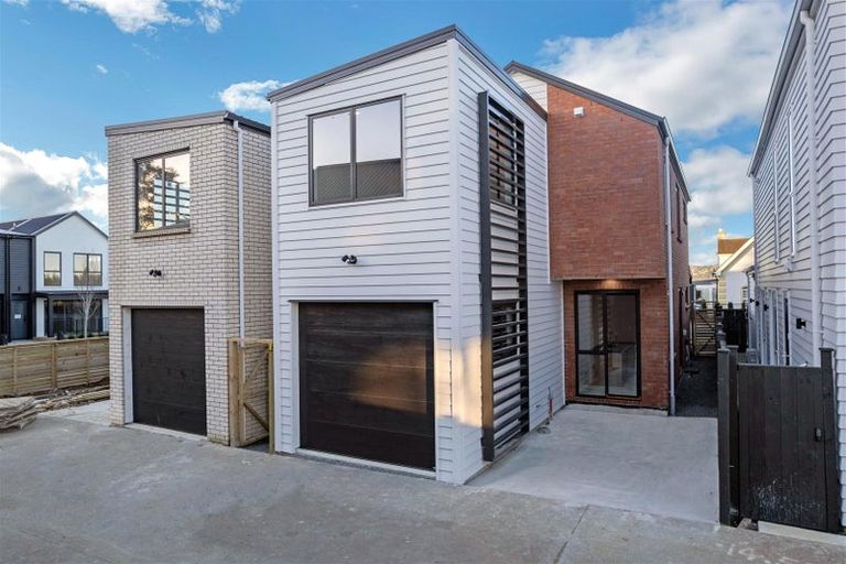 Photo of property in 14 Yellow Pear Lane, Karaka, 2578