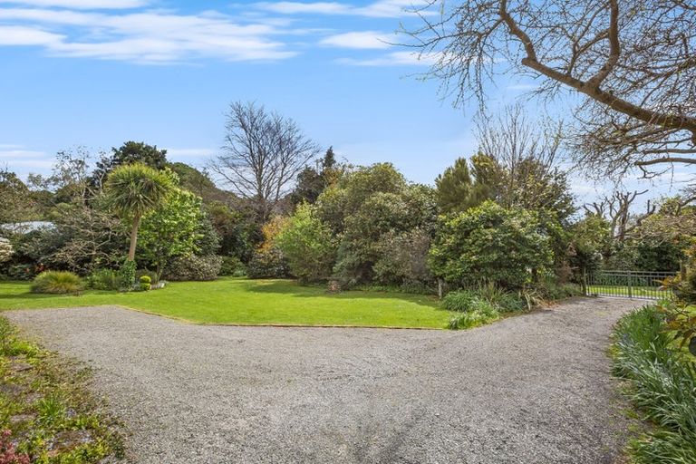 Photo of property in 31-33 Karu Crescent, Waikanae, 5036