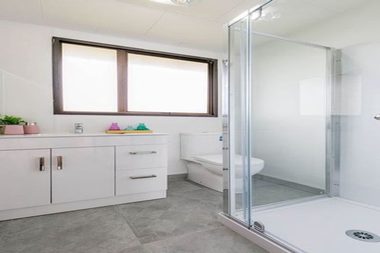 Photo of property in 2/26 Nearco Street, Randwick Park, Auckland, 2105