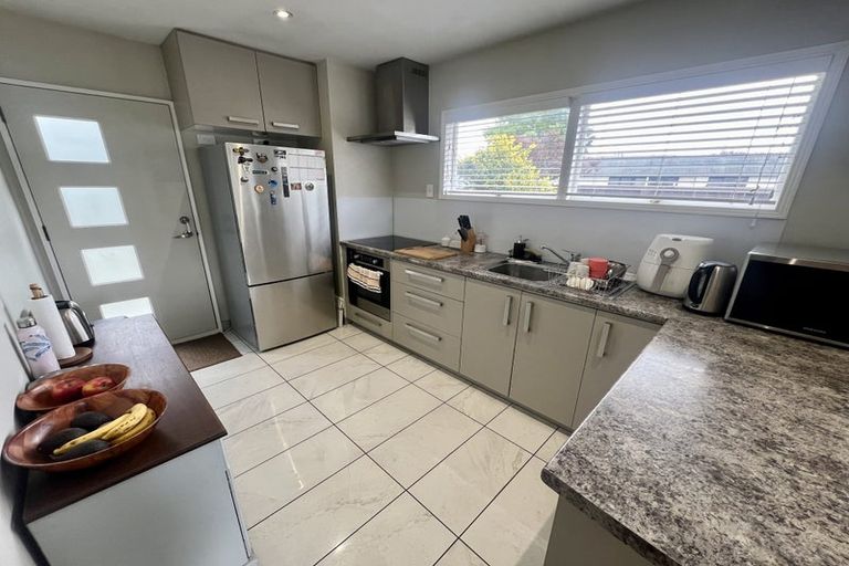 Photo of property in 2/5 Sarabande Avenue, Redwood, Christchurch, 8051