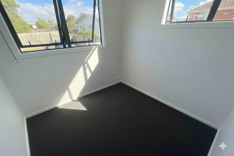 Photo of property in 57 Kelman Road, Kelston, Auckland, 0602