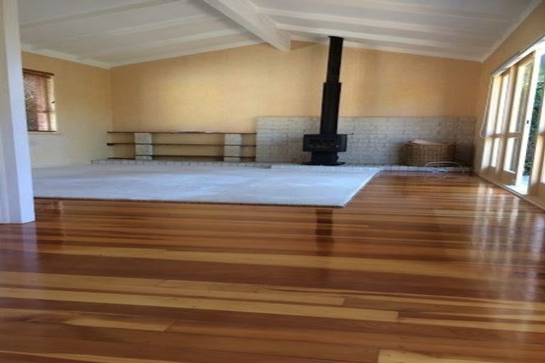 Photo of property in 124 Gossamer Drive, Pakuranga Heights, Auckland, 2010