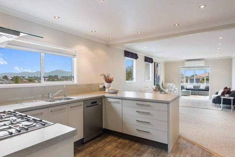 Photo of property in 12 Gavin Road, Raumati Beach, Paraparaumu, 5032