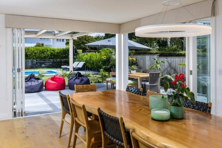 Photo of property in 31 Seacliffe Avenue, Belmont, Auckland, 0622