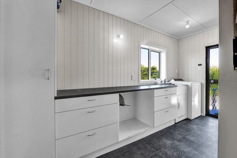 Photo of property in 138 Govett Avenue, Frankleigh Park, New Plymouth, 4310