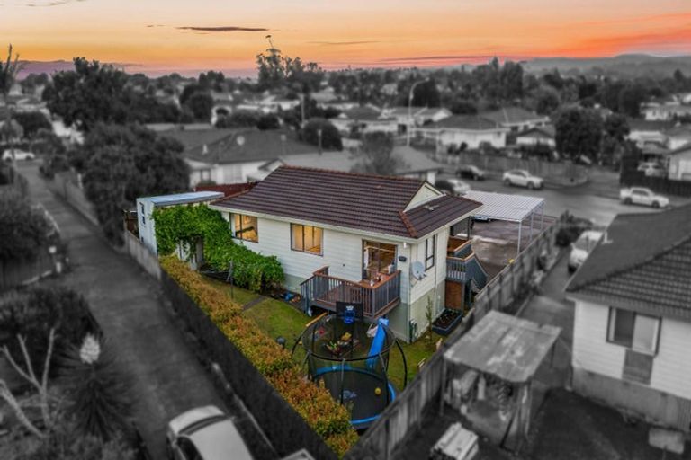 Photo of property in 2/239 Waitemata Drive, Ranui, Auckland, 0612