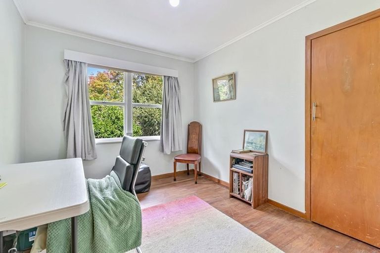 Photo of property in 49 Totaravale Drive, Totara Vale, Auckland, 0629