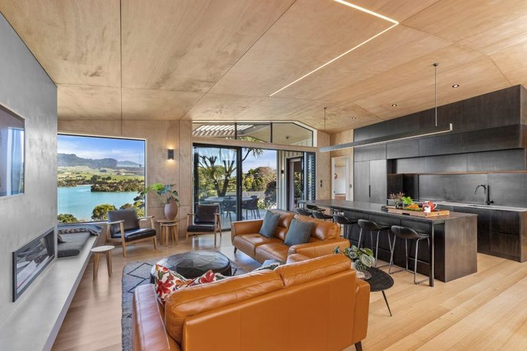 Photo of property in 21 Point Street, Raglan, 3225