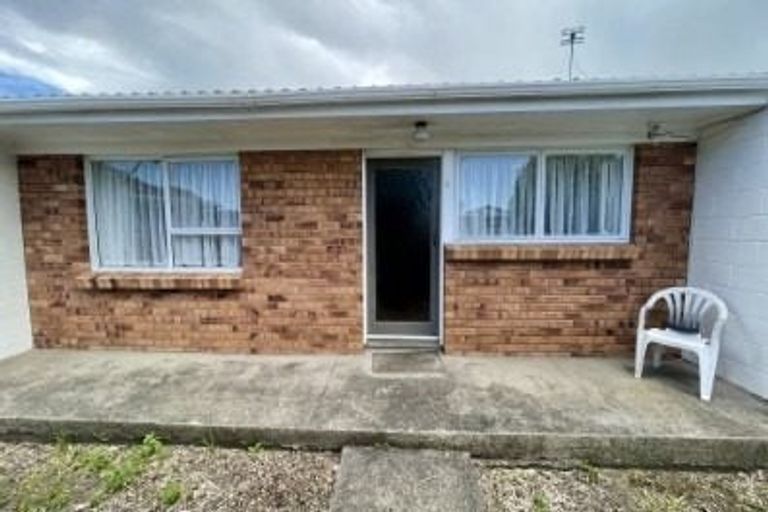 Photo of property in 4/318 Te Atatu Road, Te Atatu South, Auckland, 0610