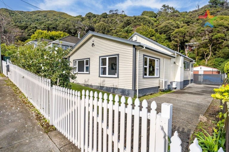 Photo of property in 225 Whites Line East, Waiwhetu, Lower Hutt, 5010