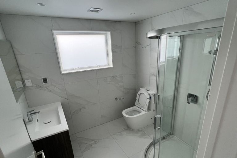 Photo of property in 23 Richard Hill Close, Fairview Heights, Auckland, 0632