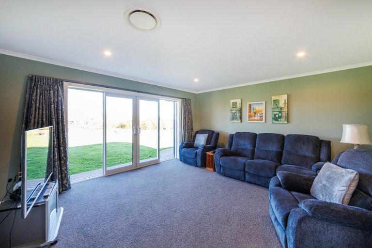 Photo of property in 21 Loveston Lane, Kelvin Grove, Palmerston North, 4470