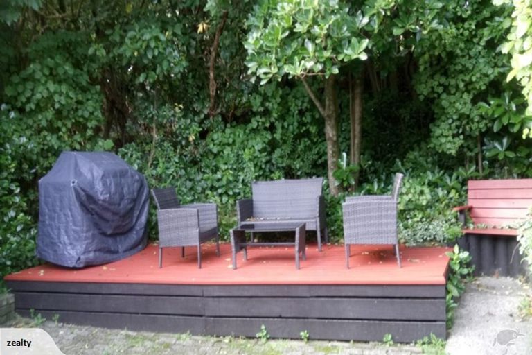 Photo of property in 5a Robert Street, Newlands, Wellington, 6037