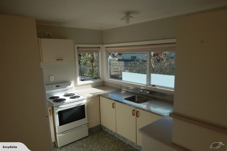 Photo of property in 13 Seaview Road, Marfell, New Plymouth, 4310
