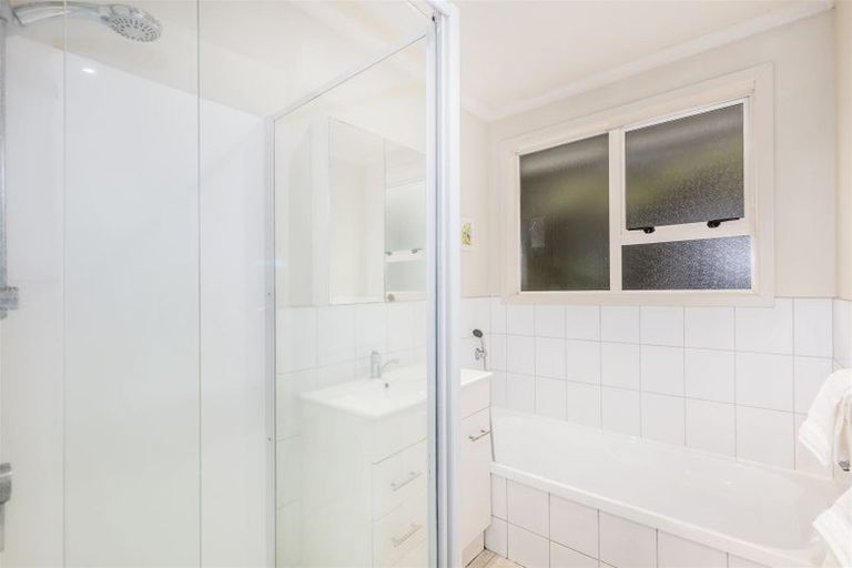 Photo of property in 3 Mckelvey Place, Tawa, Wellington, 5028