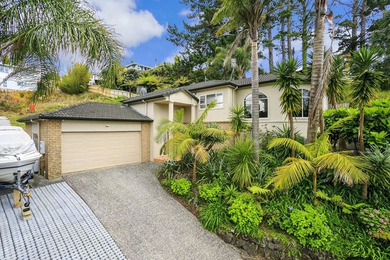 Photo of property in 9 Falstone Lane, Browns Bay, Auckland, 0630