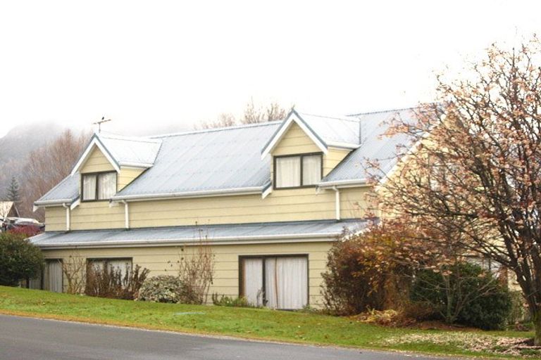 Photo of property in 17 Preston Drive, Arrowtown, 9302