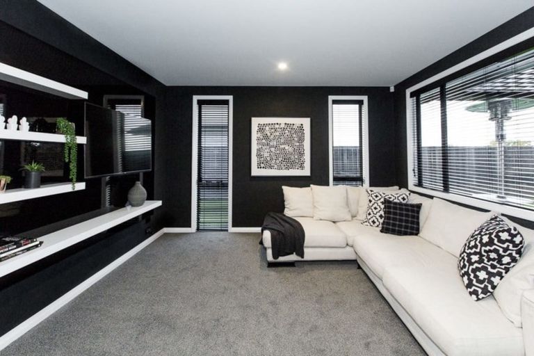 Photo of property in 16 Konoba Avenue, Kumeu, 0810