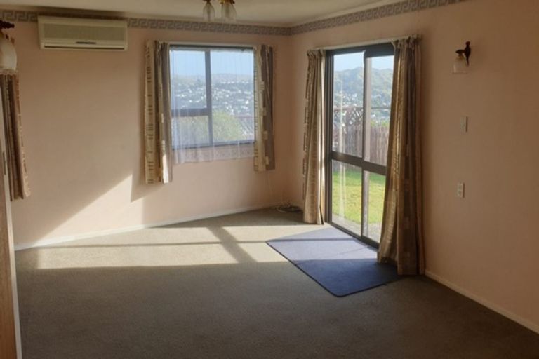 Photo of property in 20 Rice Crescent, Newlands, Wellington, 6037