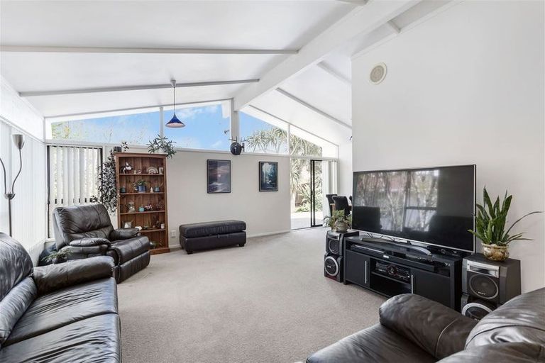 Photo of property in 64 Tamahere Drive, Glenfield, Auckland, 0629