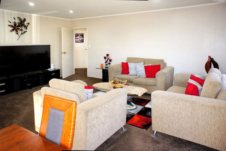 Photo of property in 1/10 Lowburn Place, Clover Park, Auckland, 2019