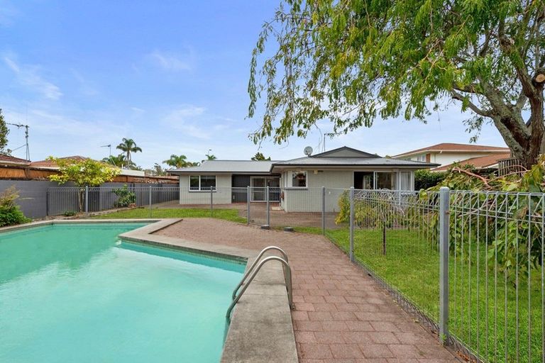 Photo of property in 27 Glen Lynne Avenue, Queenwood, Hamilton, 3210