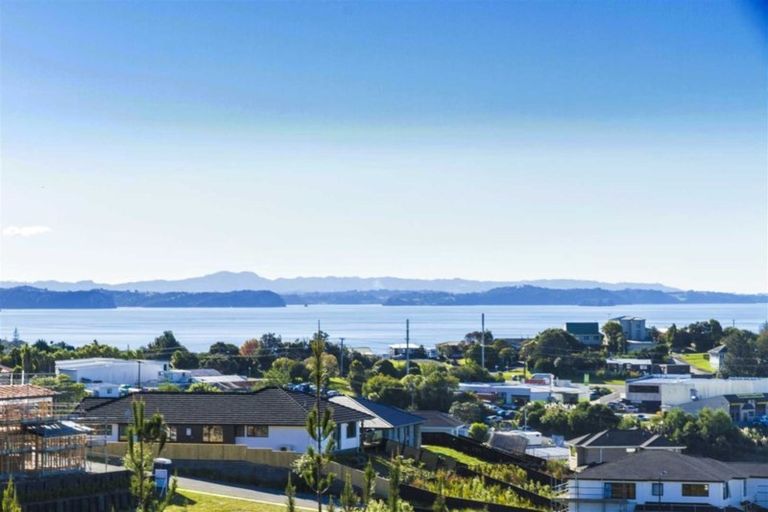 Photo of property in 121 Wade River Road, Stanmore Bay, Whangaparaoa, 0932