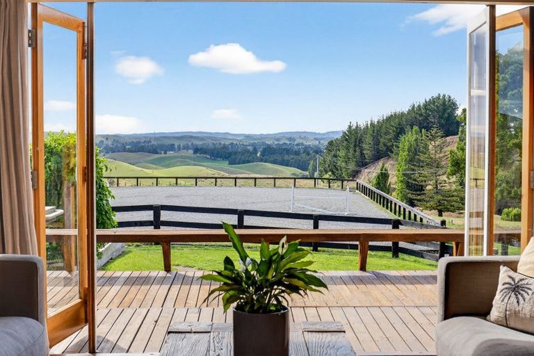 Photo of property in 1222 Taihape Road, Sherenden, Hastings, 4179
