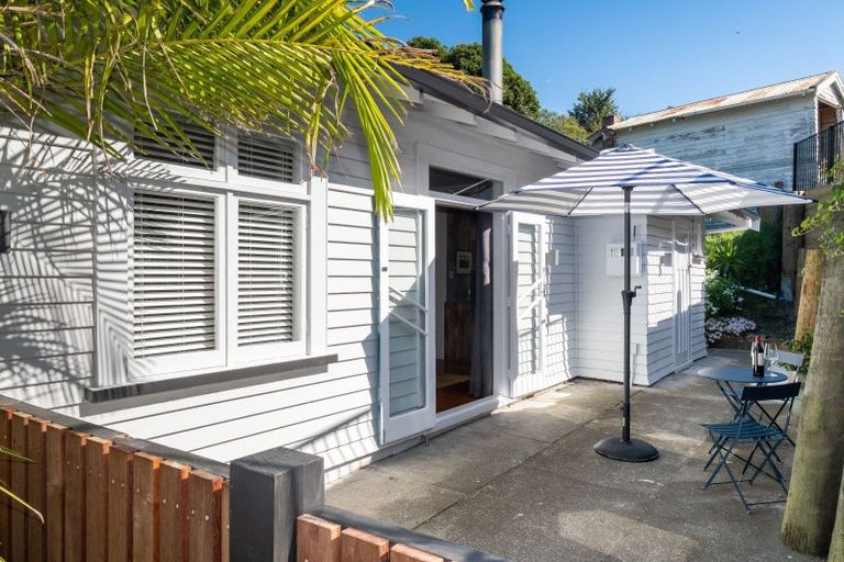 Photo of property in 2 Convent Road, Bluff Hill, Napier, 4110