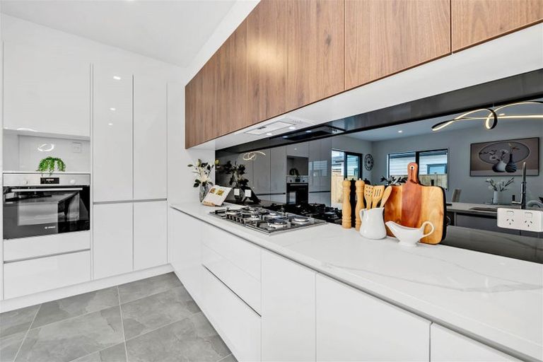 Photo of property in 60 Drumbuoy Drive, Flat Bush, Auckland, 2019