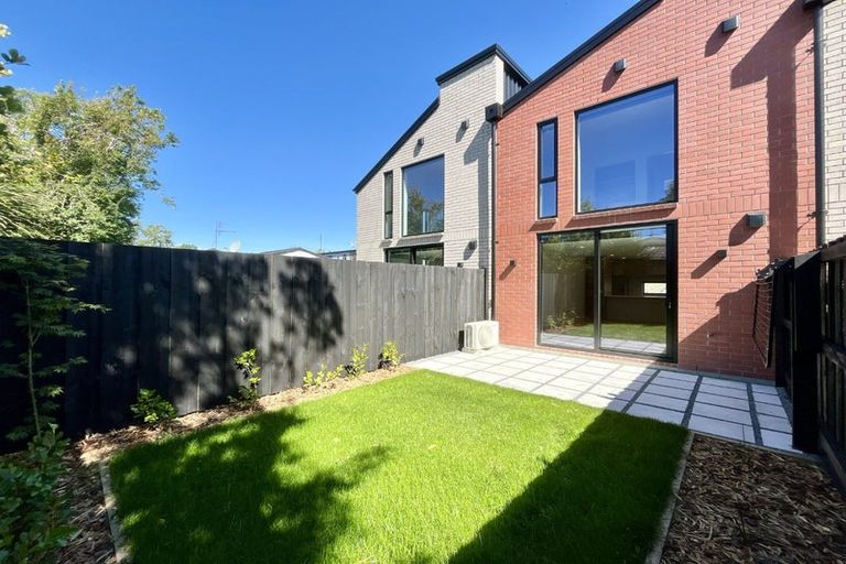 Photo of property in 8/90 Holly Road, St Albans, Christchurch, 8014