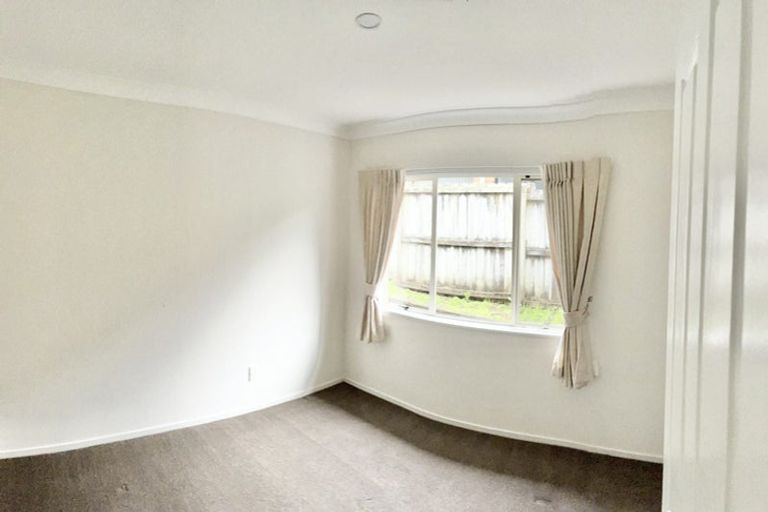 Photo of property in 9 Orohena Close, Northpark, Auckland, 2013