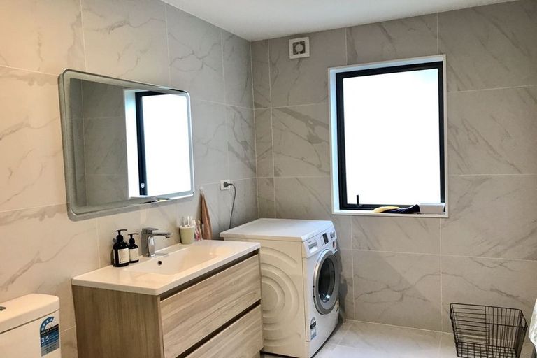 Photo of property in 18 Para Close, Fairview Heights, Auckland, 0632