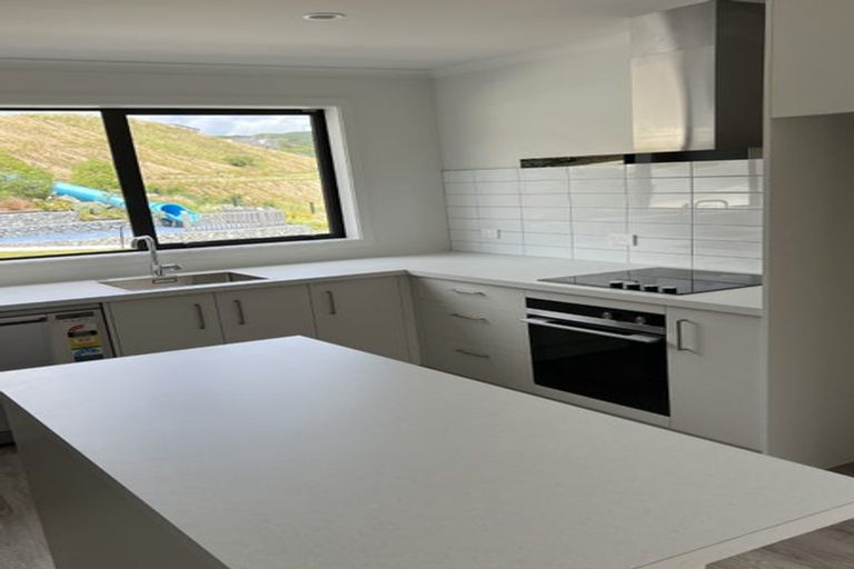 Photo of property in 6 Turtleback Avenue, Whitby, Porirua, 5024