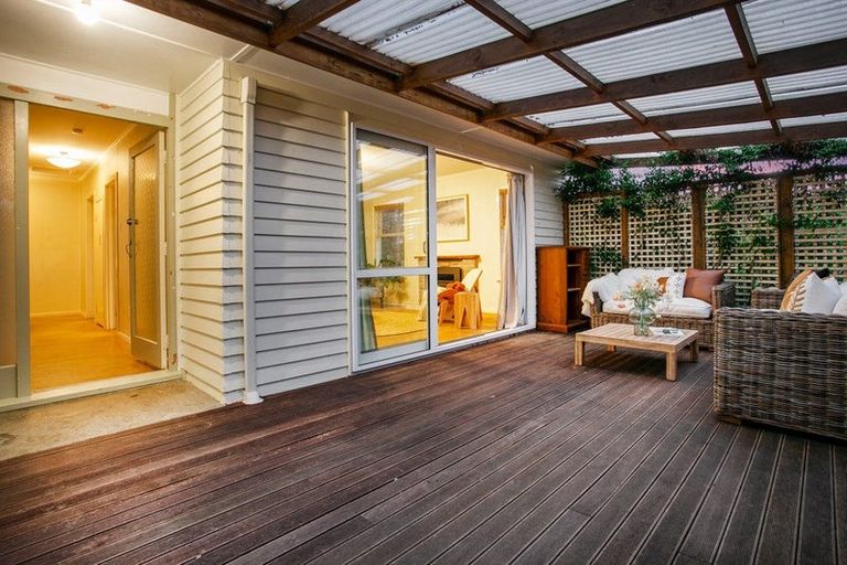 Photo of property in 158 View Road, Sunnyvale, Auckland, 0612