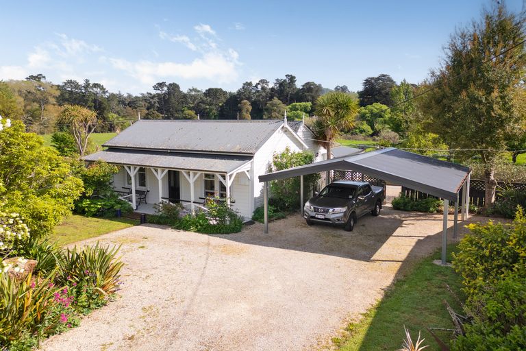 Photo of property in 1033 Masterton Castlepoint Road, Tauweru, Masterton, 5889