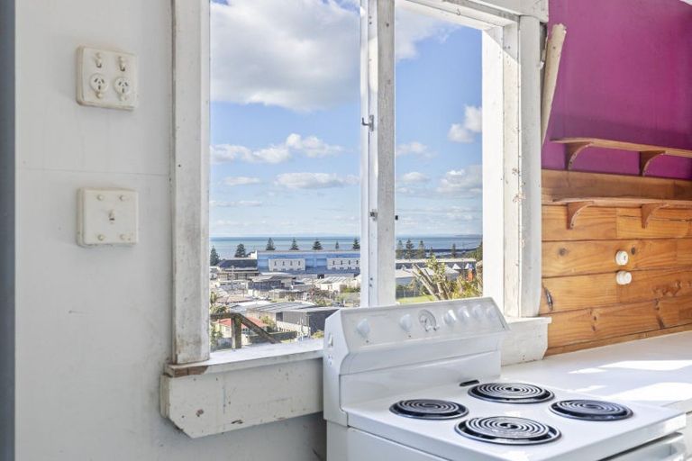 Photo of property in 15 Weston Street, Moturoa, New Plymouth, 4310