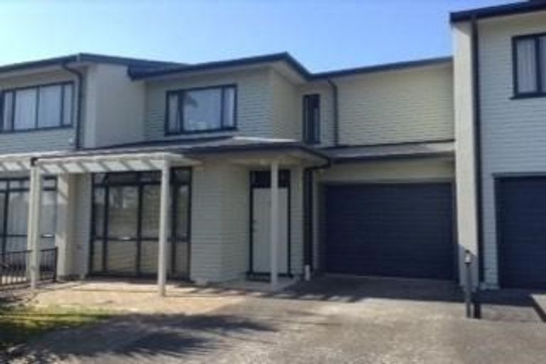 Photo of property in 16/2 Armoy Drive, East Tamaki, Auckland, 2016