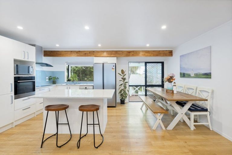 Photo of property in 50 Rhinevale Close, Henderson, Auckland, 0612