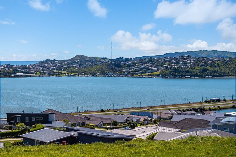 Photo of property in 64 Queen Charlotte Drive, Aotea, Porirua, 5024